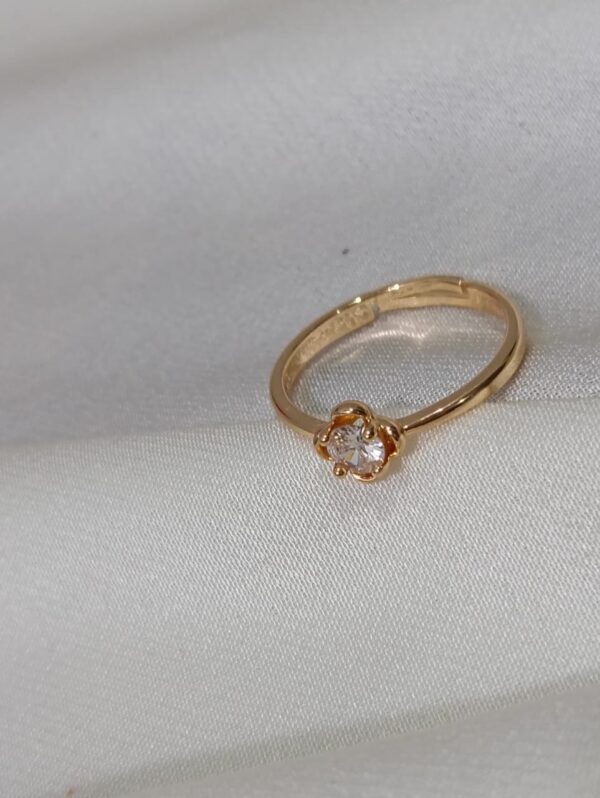 Elegant Floral Gold Ring