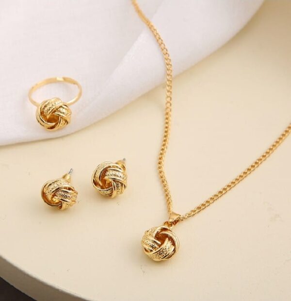 Elegant Knot Jewelry Set - Image 3