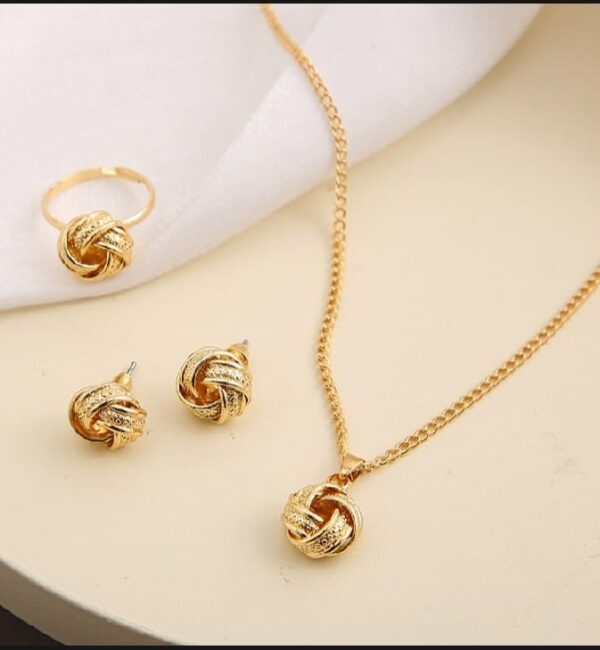 Elegant Knot Jewelry Set