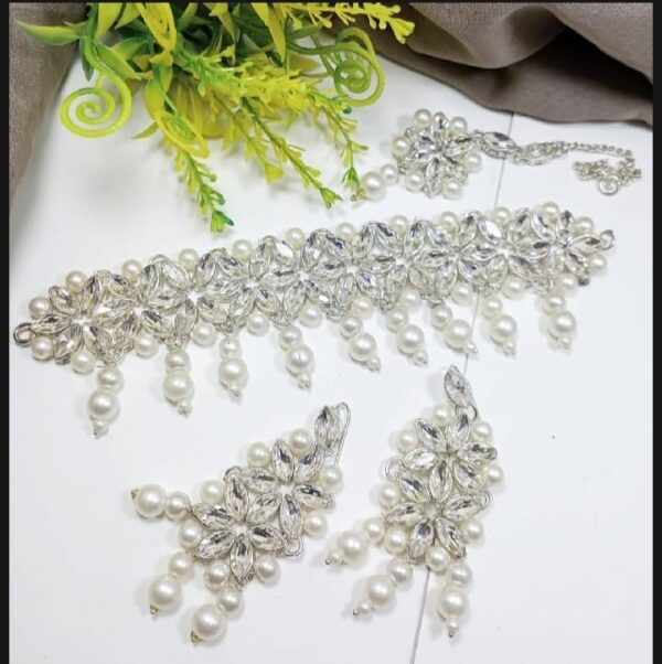 Pearl and Crystal Jewelry Set - Image 2