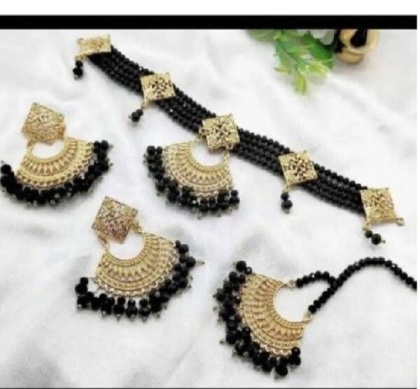 Ethnic Golden Jewelry Set - Image 4