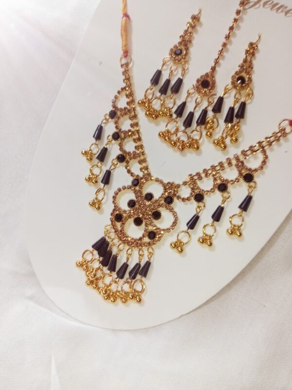 Traditional Gold-Plated Jewelry Set - Image 3