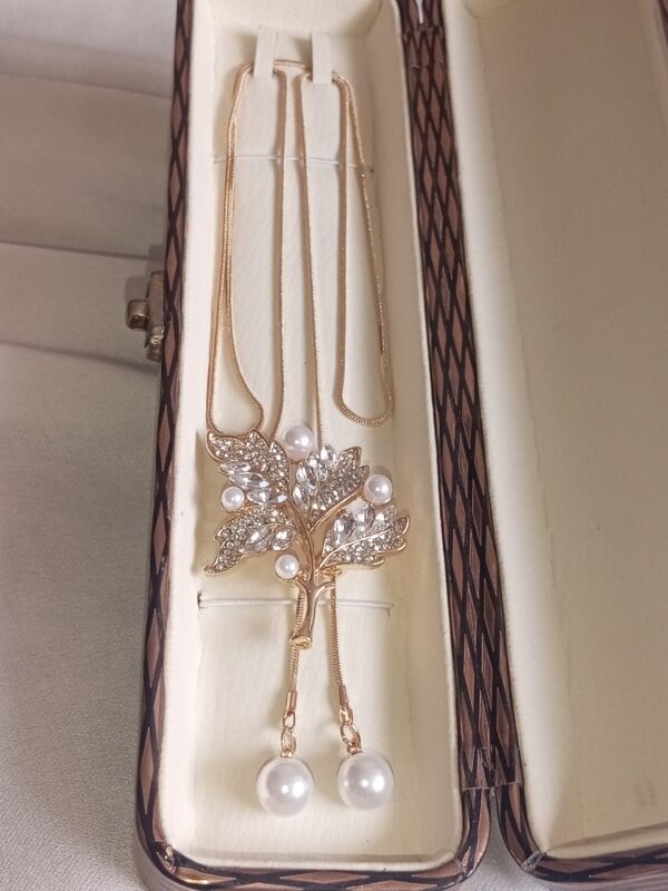Elegance Leaf Pendant Necklace