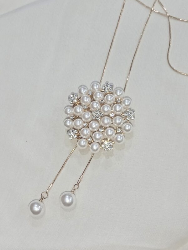 Elegant Pearl Cluster Necklace - Image 3