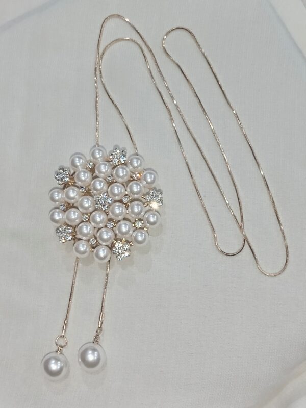 Elegant Pearl Cluster Necklace - Image 2