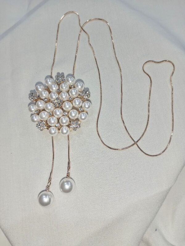 Elegant Pearl Cluster Necklace - Image 4